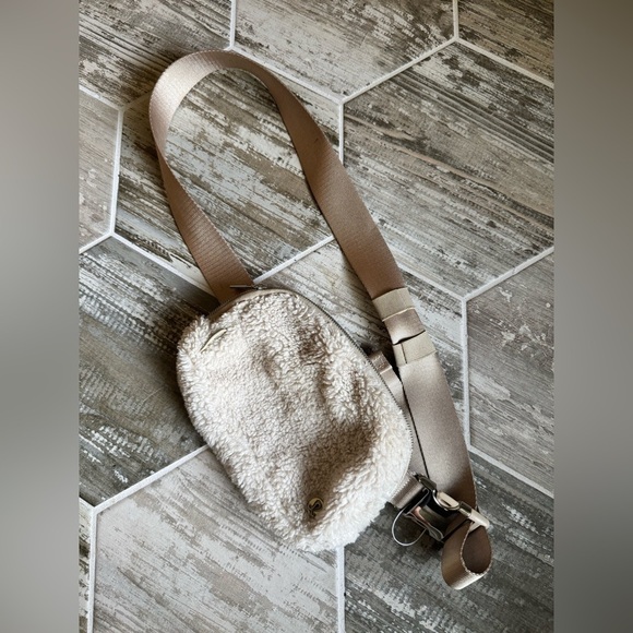 lululemon athletica Handbags - Lululemon Sherpa Everywhere Belt Bag Fleece Crossbody in Trench Beige